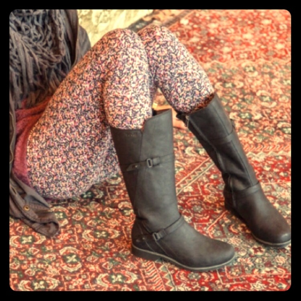 Teva De La Vina Size 9.5w